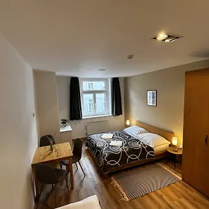 Sklep 2*, Praga República Checa
