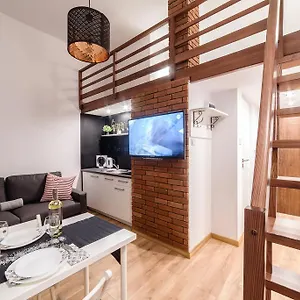 2 Nights - Great Location, Right Next To Main Rail And Bus Station, 10 Min To Main Square By Foot 3*, Cracovie Pologne
